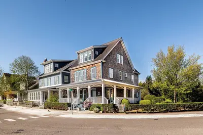 Image de *New* Seabrook's Oceans Five: Dog Friendly!