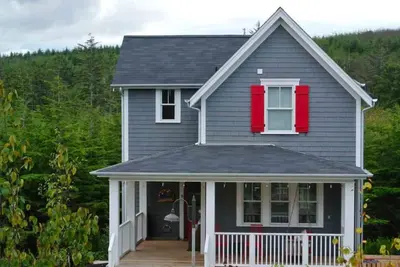 Image de *New* Seabrook's Snow Falling On Cedars, a spacious home!