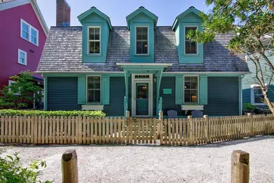 Image de Seabrook's Something Blue: Dog Friendly