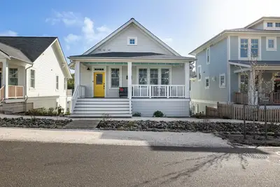 Image de *New* Seabrook's Somewhere in Time: Dog Friendly, Hot Tub!
