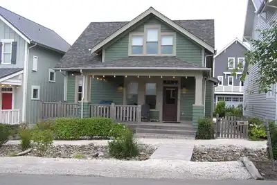 Image de Seabrook's Spirit Salmon House offers access features and a dog-friendly stay!