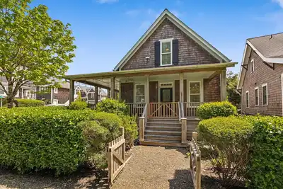 Image de *New* Seabrook's The Deckhouse: Dog Friendly, Hot Tub