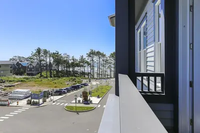 Image de New* Seabrook's Windjammer: Ocean View loft in the Town Center!