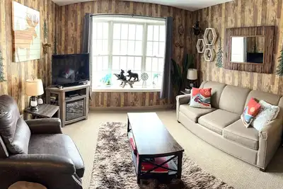 Image de 1st Fl Mtn View Woodland Suite on Jiminy Sleeps 4 Ski On/Off, Fully Redone Count