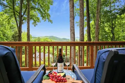 Image de Walk To Main St. , Pets Ok, Close to Shops, Hiking, 30 min to Hatley Pointe