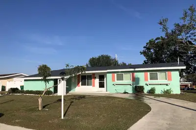 Image de Newly renovated, 3/2 Beautiful canal front home, Close to beaches & restaurants.