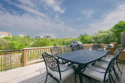 Image de Updated beach cottage located on a dead end road with deeded access to East Sandwich Beach