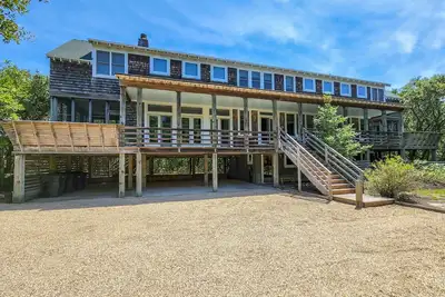 Image de 4 Br Oceanside Beach Cottage w/Hot Tub on secluded lot