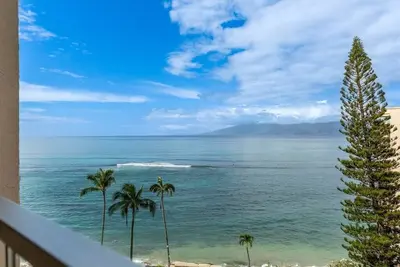 Image de 8th floor Studio w/ stunning ocean & island views