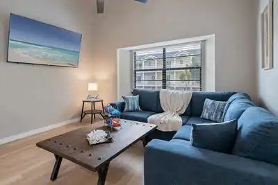 Image de Gorgeous Townhouse One Block Away to Best Beaches!