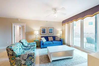 Image de Serene condo with washer/dryer, pool, hot tub, WiFi, & patio - snowbird friendly
