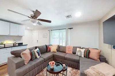 Image de Dog-friendly home with private pool, covered patio, fenced yard & washer/dryer