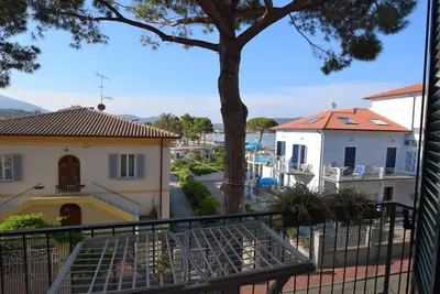 Image de A stone's throw from the sea