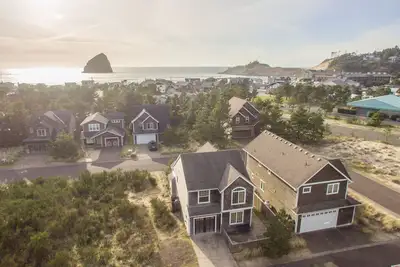 Image de Shoreham Cottage #111 - Spacious, comfortable, near beach, surf, pub & trails. Dog Ok.