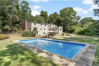 Image de Branford Private Home - Seasonal Pool, beachside community, close to shopping, dining, town