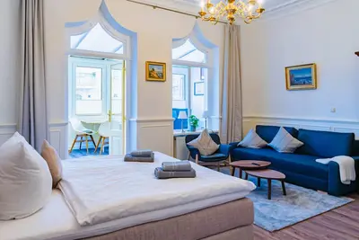 Image de Comfortable and stylish suite for 2 people.