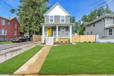 Image de Bradley Park Beach House, Passes Included!