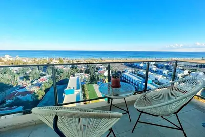 Image de Amazing sea view studio with pool - steps away sandy beach