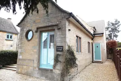 Image de Lovely quirky cotswold cottage (Old Telephone Exchange)