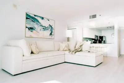 Image de 2br Penthouse with Unbeatable Water Views and Parking