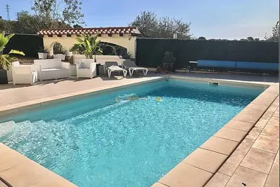 Image de Villa \"Serenity\" avec vue sur les montagnes, piscine privée et Wi-Fi.