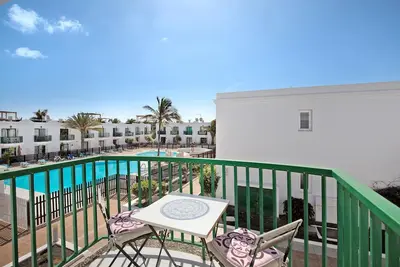 Image de Vacances 'Dunes Resort To Relax' avec piscine partagée, vue sur la piscine et terrasse