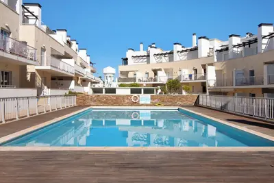 Image de Appartement 'Mare Cheia' avec piscine partagée, Wi-Fi et climatisation.