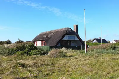 Image de Beautiful thatched house on a great natural plot