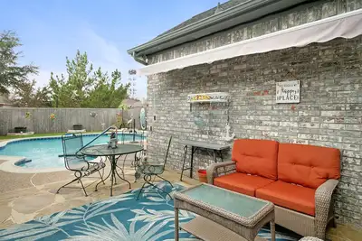 Image de 5 bedroom 3 bath private pool 20 miles from downtown Dallas!