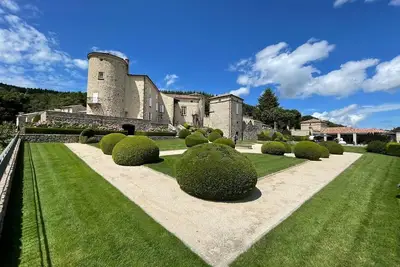 Image de Studio de charme situé au cœur d'un domaine arboré de 70 hectares