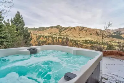 Image de 4br Hot Tub Mountain Getaway! 3 King En Suites!