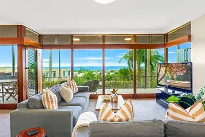 Image de Welcome to The Lookout, a beautiful 4 bedroom house with stunning ocean views.