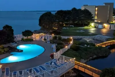 Image de A cozy gem with a million dollar view located in Port Clinton, Ohio
