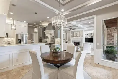 Image de Luxurious Home-Resort Style Pool & Game Room