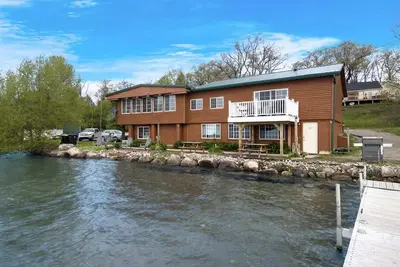 Image de Multi-unit with lake access and stunning views