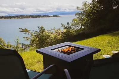 Image de Private Waterfront Family Home- Amazing Views