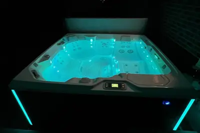 Image de Perfect for Large Groups | Saltwater Hot Tub & Game Room | Sleeps 14