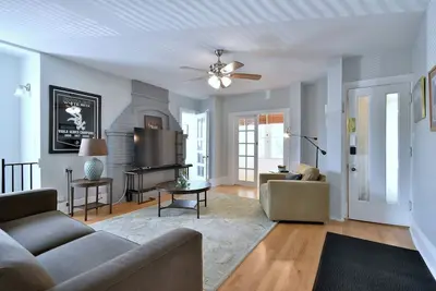 Image de 5 bedroom with 5 beds and 2 bathrooms