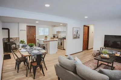 Image de Cozy Convenient Basement Apt.