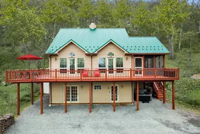 Image de Modern Retreat w\/Hot Tub, Deck & Resort Amenities