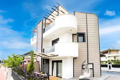 Image de villa butterfly Spacious stylish entire villa and pool close to land of legends