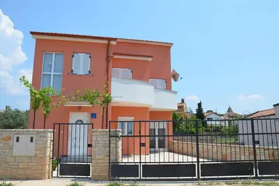 Image de Maison de vacances Peroj pour 1 - 4 personnes avec 3 chambres à coucher - Maison de vacances