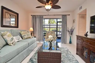 Image de Total remodel completed 2023. Ground floor. All new unit. Walk to Siesta Beach
