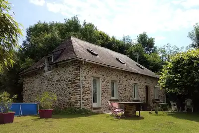Image de Gîte Loucastan dans un îlot de verdure