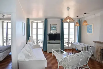 Image de Superbe vue mer, 3 pièces climatisé, centre ville historique, 200m des plages.