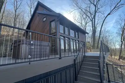 Image de Modern Mountainside Retreat with Hot Tub, Wifi, Kitchen, & Scenic Views