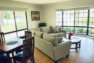 Image de Peaceful 2 Bedroom Home