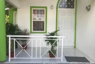 Image de Polly dreams Vacation home, Aviary old Harbor