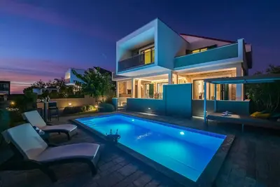 Image de Maison de vacances Novalja pour 1 - 8 personnes avec 3 chambres à coucher - Maison de vacances