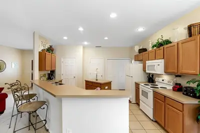 Image de 389 - Beautiful 3 bedroom south facing pool home